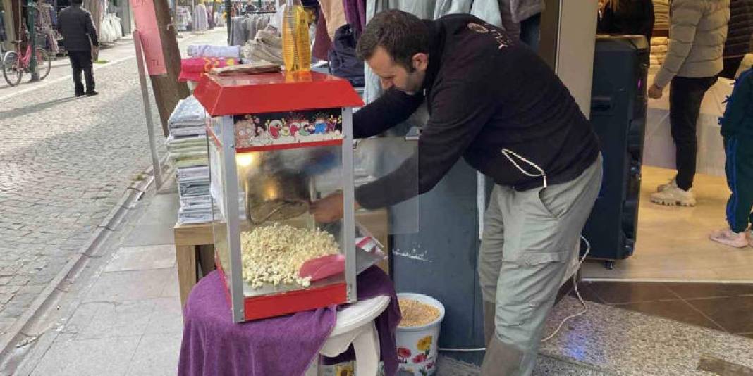 Müşteri çekebilmek için öyle bir şey yapıyor ki! Her gün 20 kilo bedava dağıtıyor: Maksat kalabalık görünsün 2